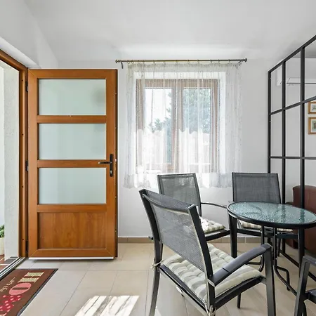 Awesome In Apartament Murter