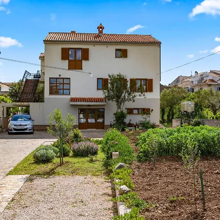 Apartment Awesome In Murter
